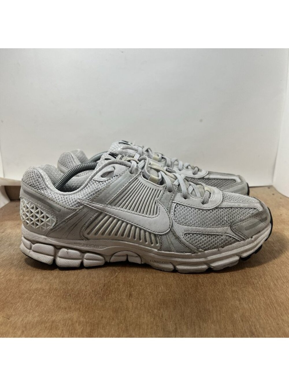 Nike Vomero 5 Mens Size 11 Running Shoes Sneakers White BV1358-001
